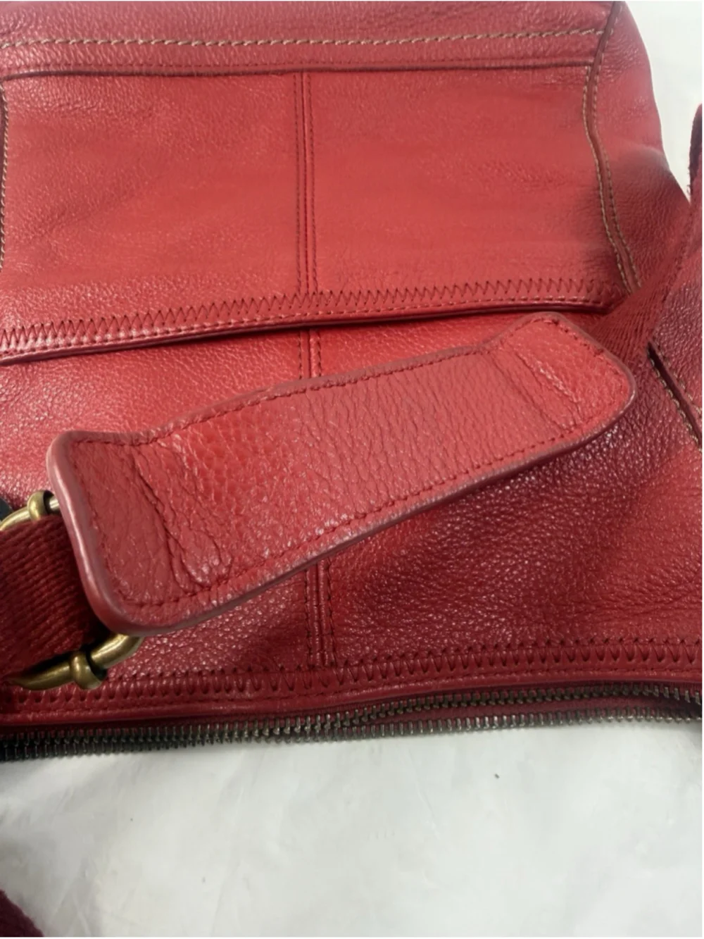 The Sak Iris Red Pebble Leather Brass Tone Crossbody Shoulder Bag EUC MSRP $129